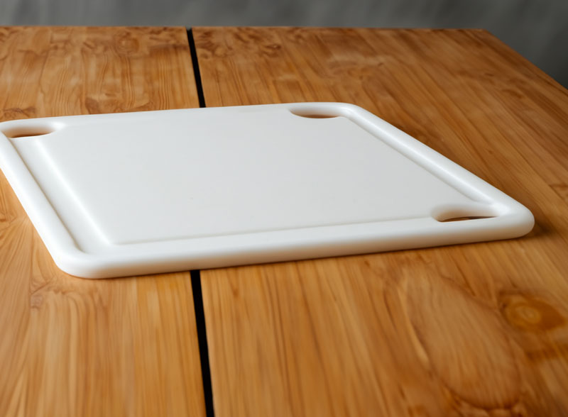 Plastic cutting board